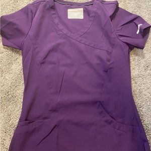 Sketchers scrub top